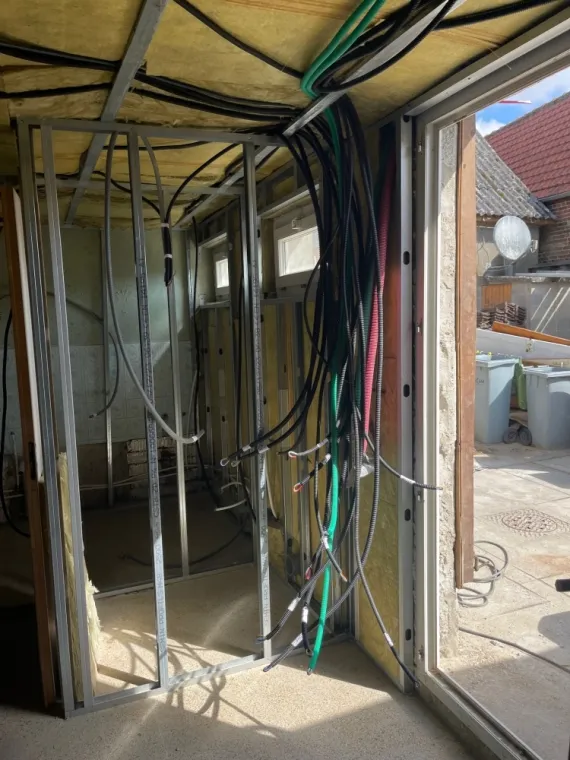 préparation du câblage avant rénovation, Doullens, SMSD Électricité
