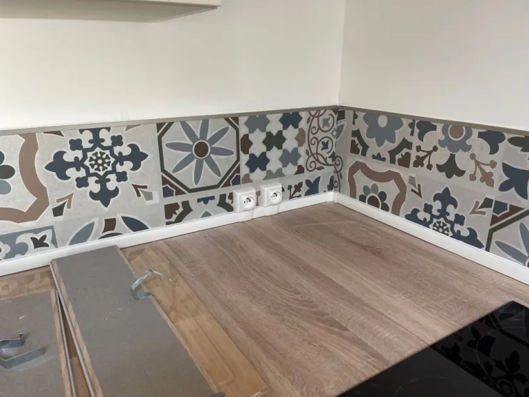 nouvelle installation électrique sous goulotte dans la cuisine