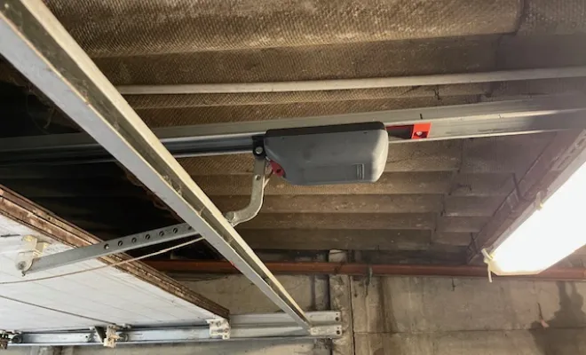 pose du nouveau moteur de la porte sectionnel